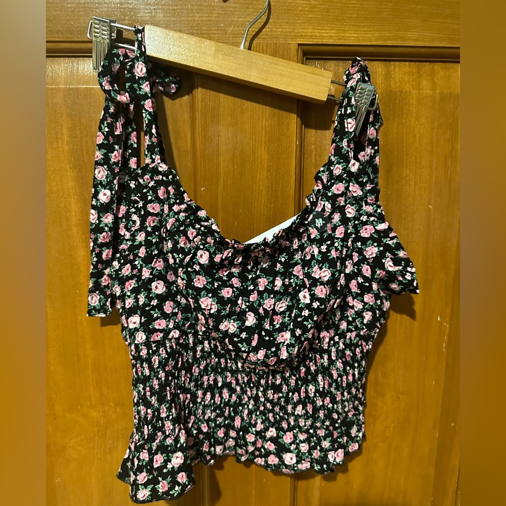 Tie string top